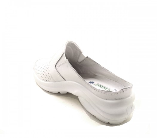 Zuecos Sanitarios Blancos En Piel